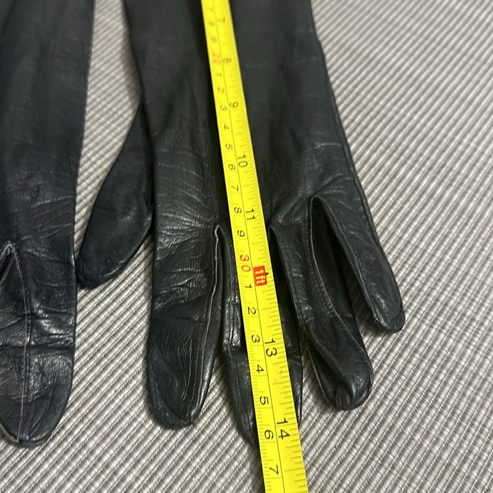 Long, black leather gloves - Picture 9 of 10